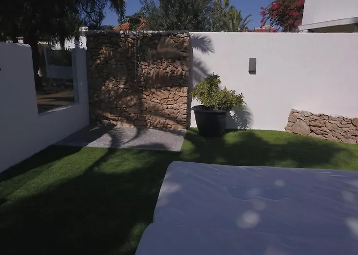 La Charlatana Villa *